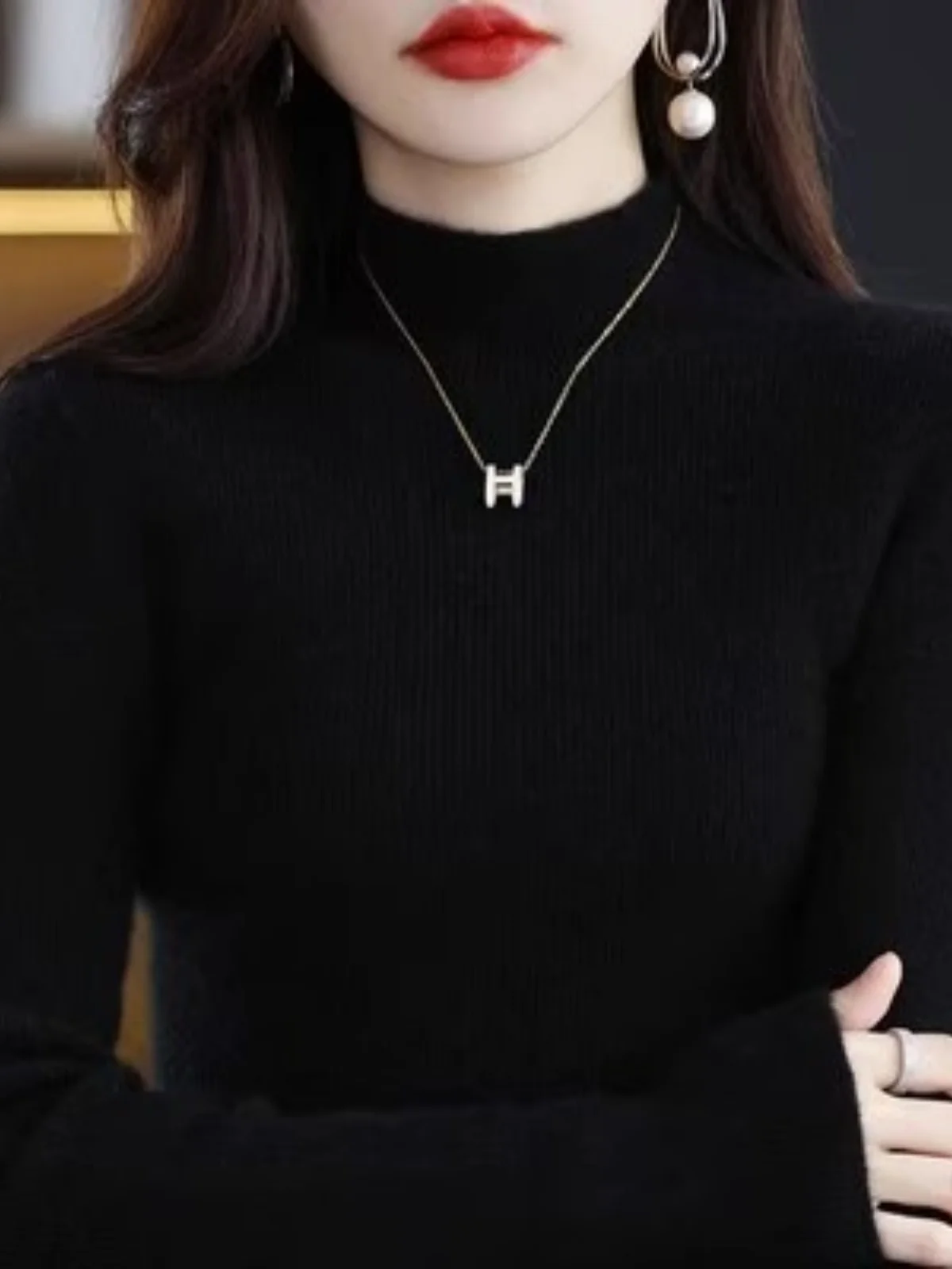 Весна 2026: Женский приталенный короткий вязаный шерстяной свитер с высоким воротником, базовый слой для ношения под одеждой, в корейском стиле, для повседневной носки
Весна 2026: Женский приталенный короткий вязаный шерстяной свитер с высоким воротником, базовый слой для ношения под одеждой, в корейском стиле, для повседневной носки