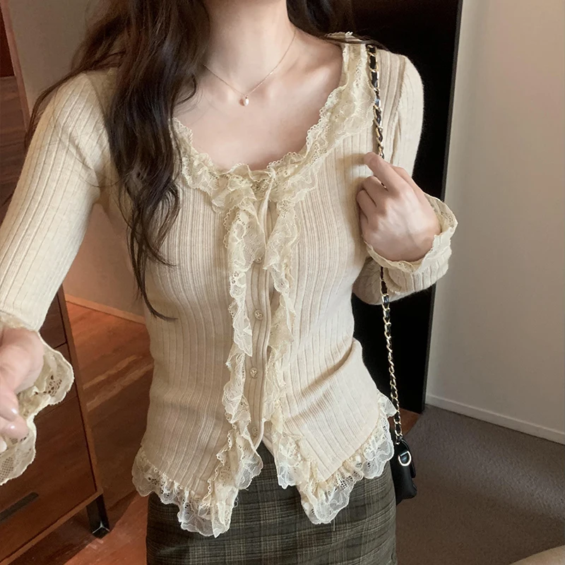 French Style Elegant Lace Stitching Knitted Tops Women 2024 New Spring Fashion V-neck Long Sleeve Slim Knitting Tee Shirt
French Style Elegant Lace Stitching Knitted Tops Women 2024 New Spring Fashion V-neck Long Sleeve Slim Knitting Tee Shirt