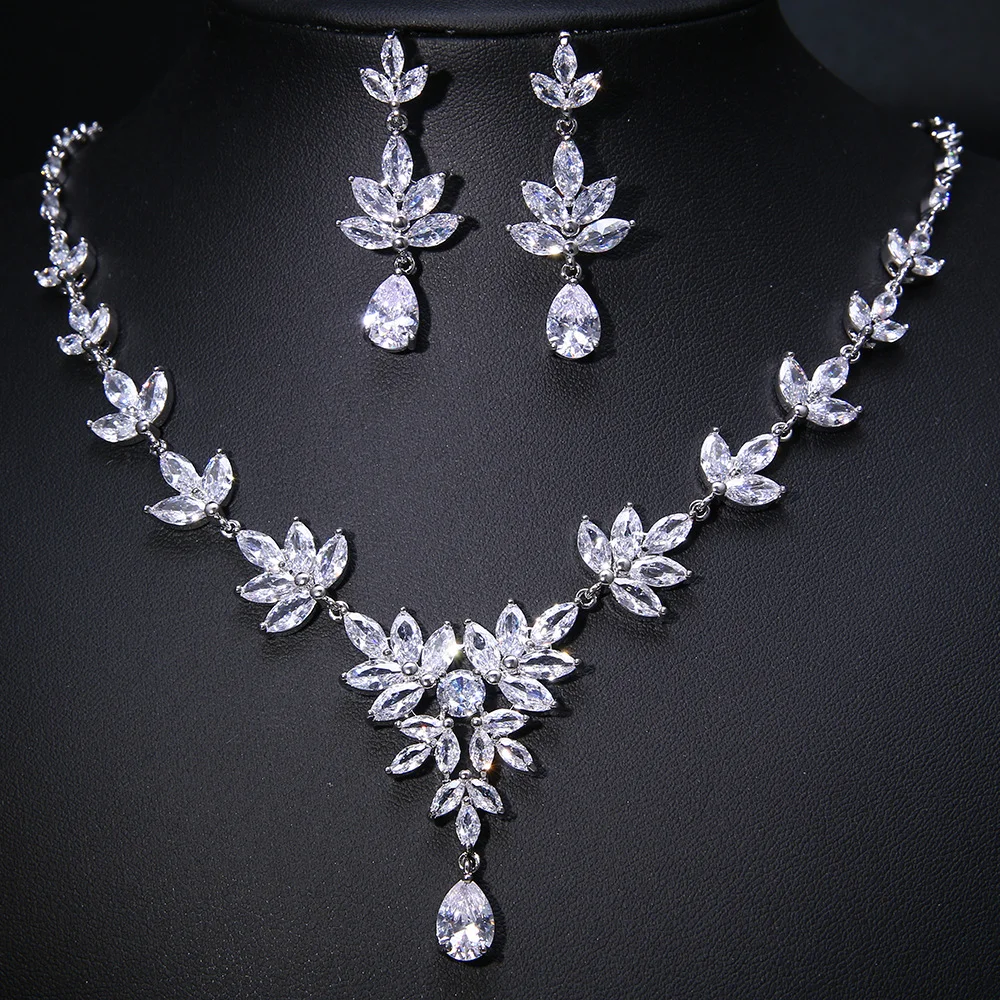 Minimal Full Pave Cubic Zirconia Flower Bridal Set , Popular Inlaid Floral Jewelry For Women Wedding Dress Formal Accessories
Minimal Full Pave Cubic Zirconia Flower Bridal Set , Popular Inlaid Floral Jewelry For Women Wedding Dress Formal Accessories