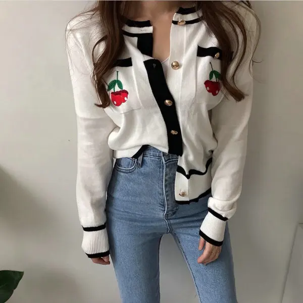 Женский вязаный топ Solowen с вышивкой вишни, золотыми пуговицами, круглым вырезом, длинными рукавами, черно-белый, модный, осенний сезон, полиэстер...
Женский вязаный топ Solowen с вышивкой вишни, золотыми пуговицами, круглым вырезом, длинными рукавами, черно-белый, модный, осенний сезон, полиэстер...