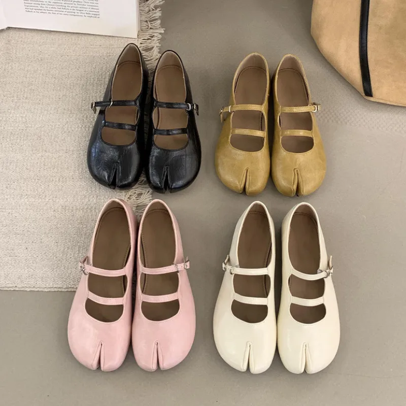 Spring New Tabi Ninja Shoes Women Round Spilt Toe Shallow Buckle Ballet Shoes Fashion Eelgant Low Heels Mary Jane Single Shoes
Spring New Tabi Ninja Shoes Women Round Spilt Toe Shallow Buckle Ballet Shoes Fashion Eelgant Low Heels Mary Jane Single Shoes