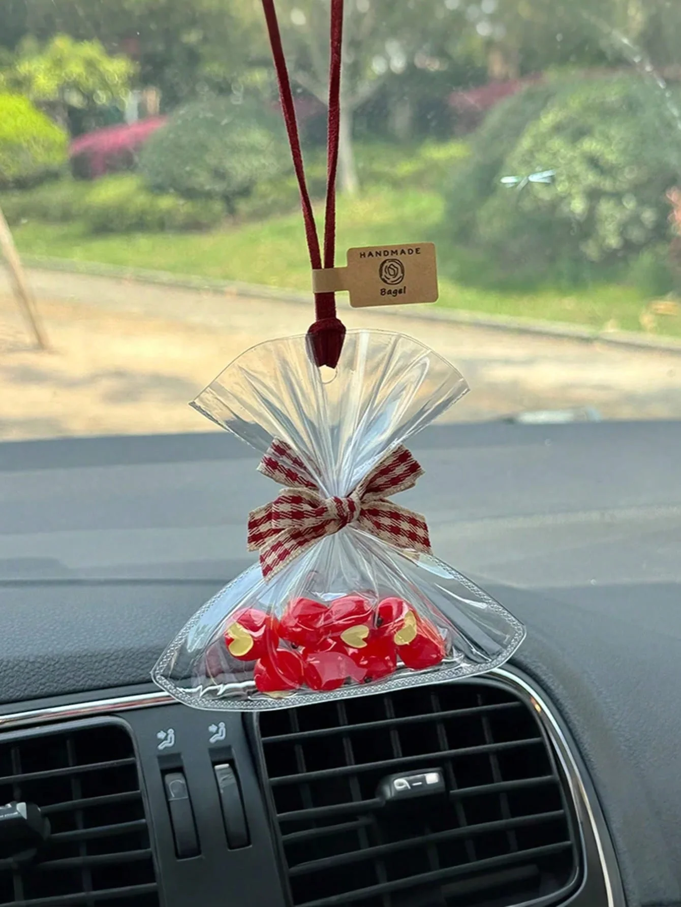 Симпатичная автомобильная подвеска в виде сумки Apple, прозрачный карамельный стиль, подвеска для зеркала заднего вида/подвеска для сумки, красный клетчатый бант, аксессуар для ключей, рождественский подарок f
Симпатичная автомобильная подвеска в виде сумки Apple, прозрачный карамельный стиль, подвеска для зеркала заднего вида/подвеска для сумки, красный клетчатый бант, аксессуар для ключей, рождественский подарок f