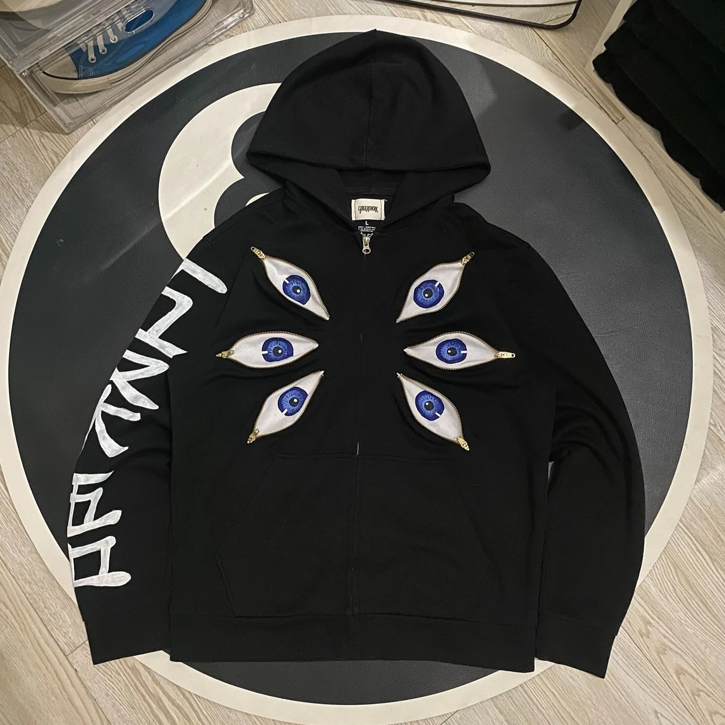Punk Goth Gojo Satoru Zip Six Eye Graphic Hoodies Casual Oversized Anime Hoodie Sweatshirts Harajuku Streetwear Y2k Men Clothing
Punk Goth Gojo Satoru Zip Six Eye Graphic Hoodies Casual Oversized Anime Hoodie Sweatshirts Harajuku Streetwear Y2k Men Clothing