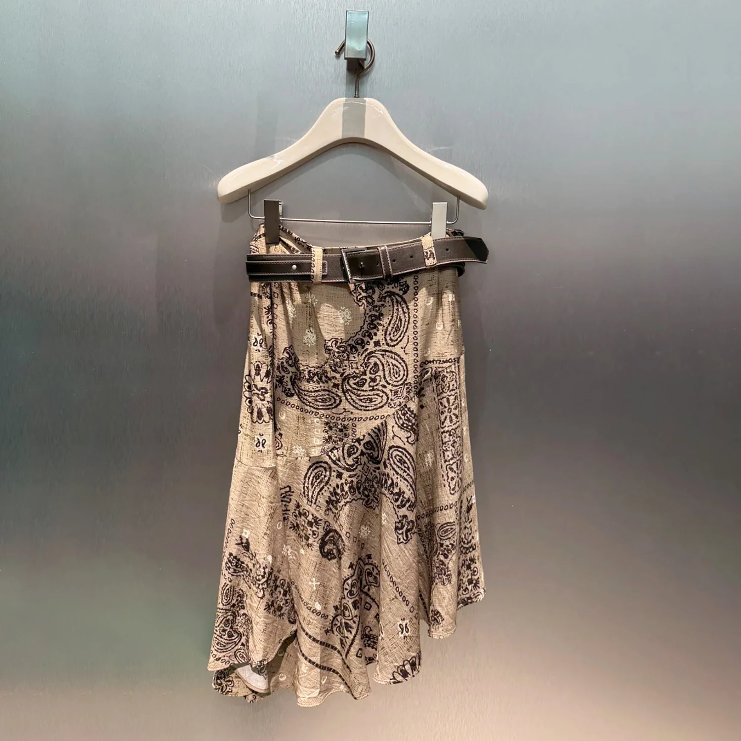 Асимметричная юбка с высокой талией и принтом для женщин, винтажная женская юбка с цветочным дизайном ореха, осень-зима, Новое поступление
Асимметричная юбка с высокой талией и принтом для женщин, винтажная женская юбка с цветочным дизайном ореха, осень-зима, Новое поступление