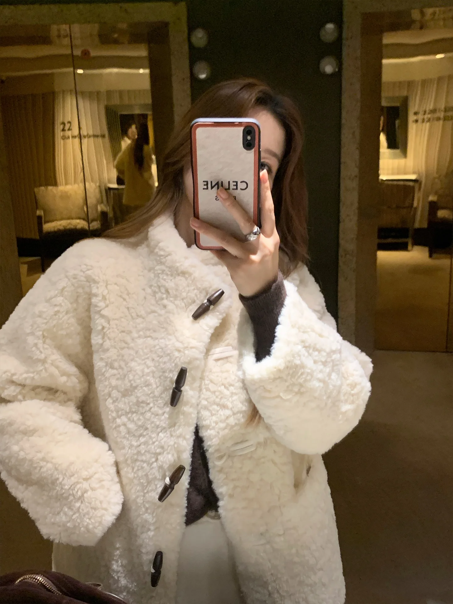 Moonlight Pouring 2025 Winter New Lamb Fur Stand Collar Buttoned Leather And Fur Inteated Coat Women's Mid-Length Casual Sle
Moonlight Pouring 2025 Winter New Lamb Fur Stand Collar Buttoned Leather And Fur Inteated Coat Women's Mid-Length Casual Sle