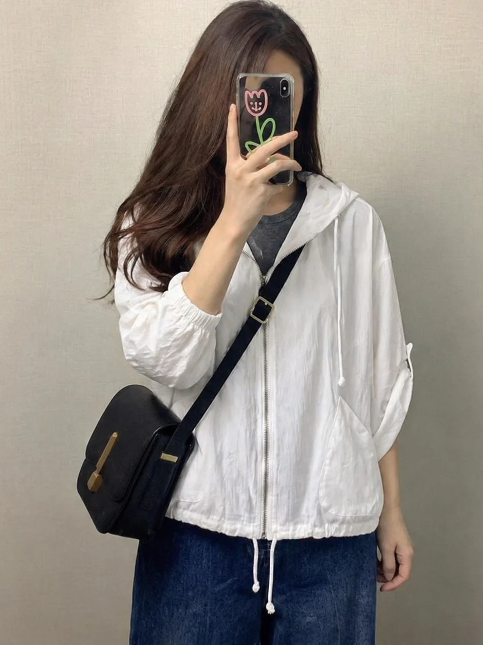 Lightweight Breathable Hooded Sun Protection Zipper Design Cardigan Jacket Small Size Women's Summer Fashion Outerwear
Lightweight Breathable Hooded Sun Protection Zipper Design Cardigan Jacket Small Size Women's Summer Fashion Outerwear