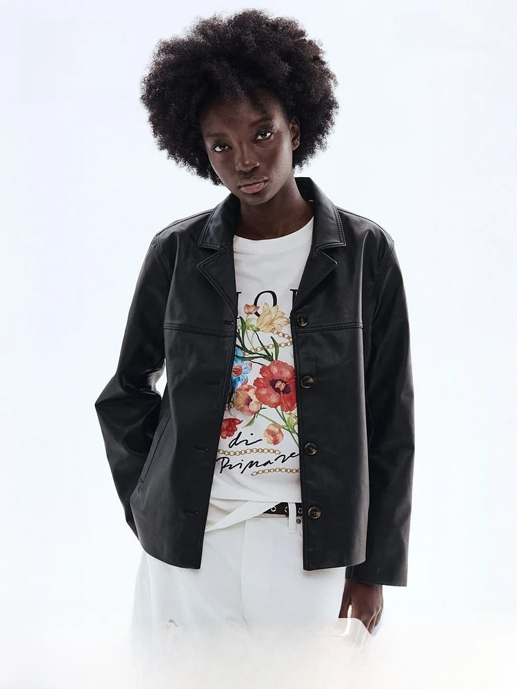 H&M Весна 2026: Новая женская куртка из искусственной кожи с покрытием, простой фасон, отложной воротник, стандартная длина, для молодых и женщин среднего возраста
H&M Весна 2026: Новая женская куртка из искусственной кожи с покрытием, простой фасон, отложной воротник, стандартная длина, для молодых и женщин среднего возраста