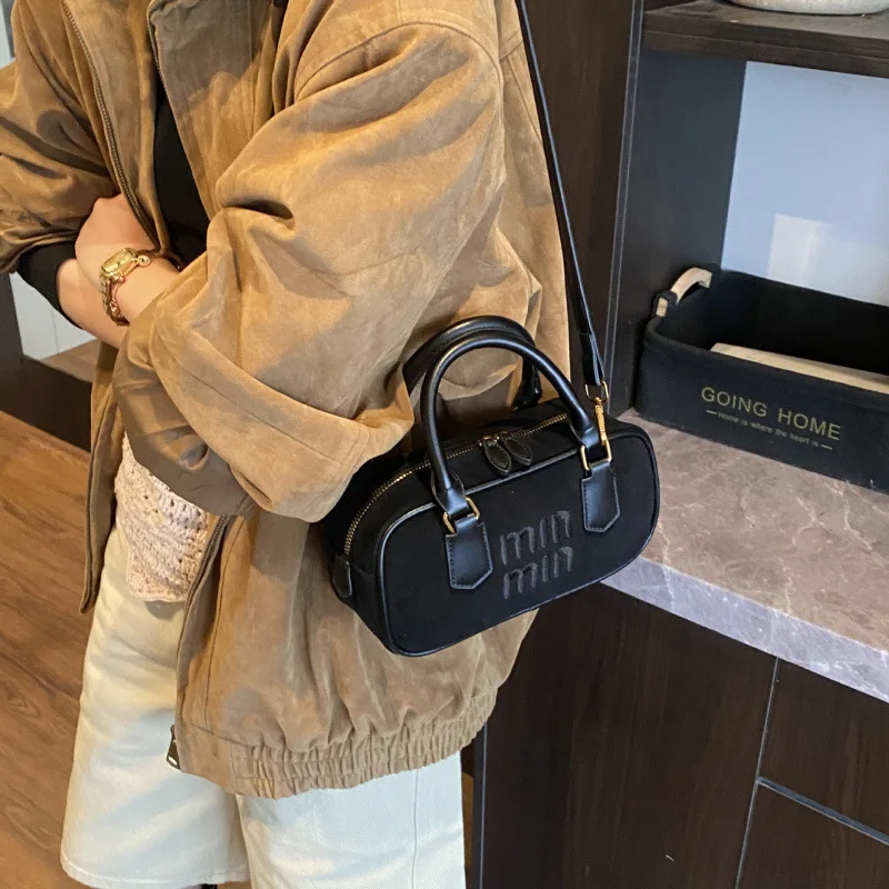 2025 Fall Winter Matte Square Bag, Vintage Shoulder Purse for Women, Textured Crossbody Tote, Minimalist Day-to-Night Bag
2025 Fall Winter Matte Square Bag, Vintage Shoulder Purse for Women, Textured Crossbody Tote, Minimalist Day-to-Night Bag