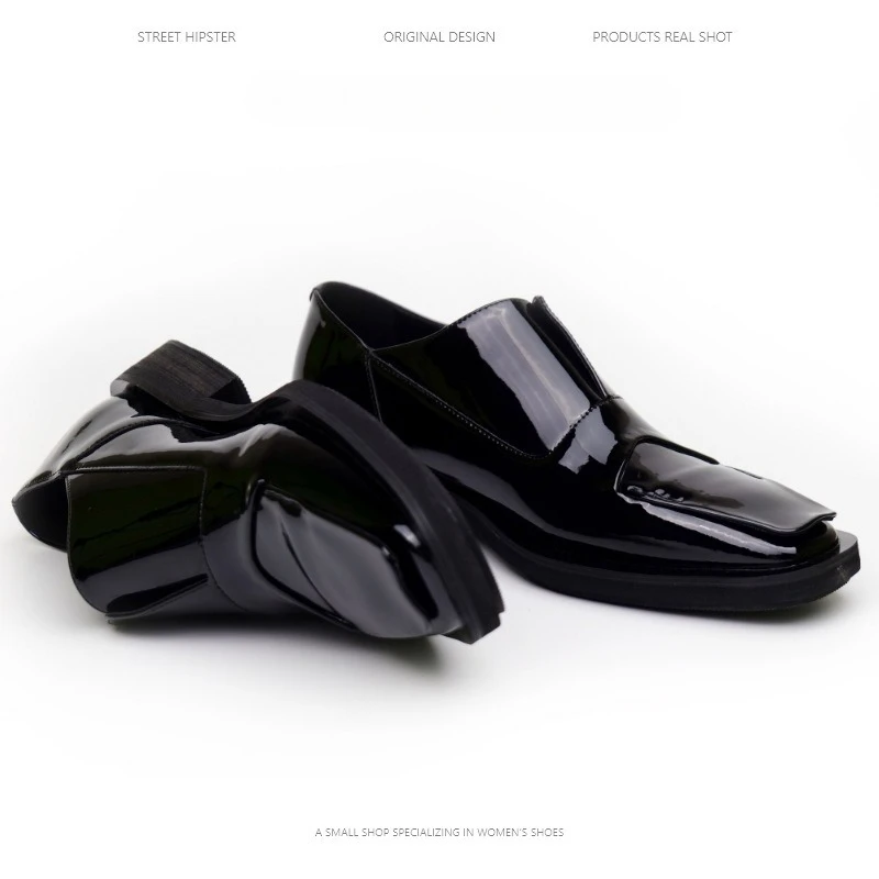 Cowhide square head leather shoes men's European and American patent leather flat head derby shoes glossy casual shoes
Cowhide square head leather shoes men's European and American patent leather flat head derby shoes glossy casual shoes