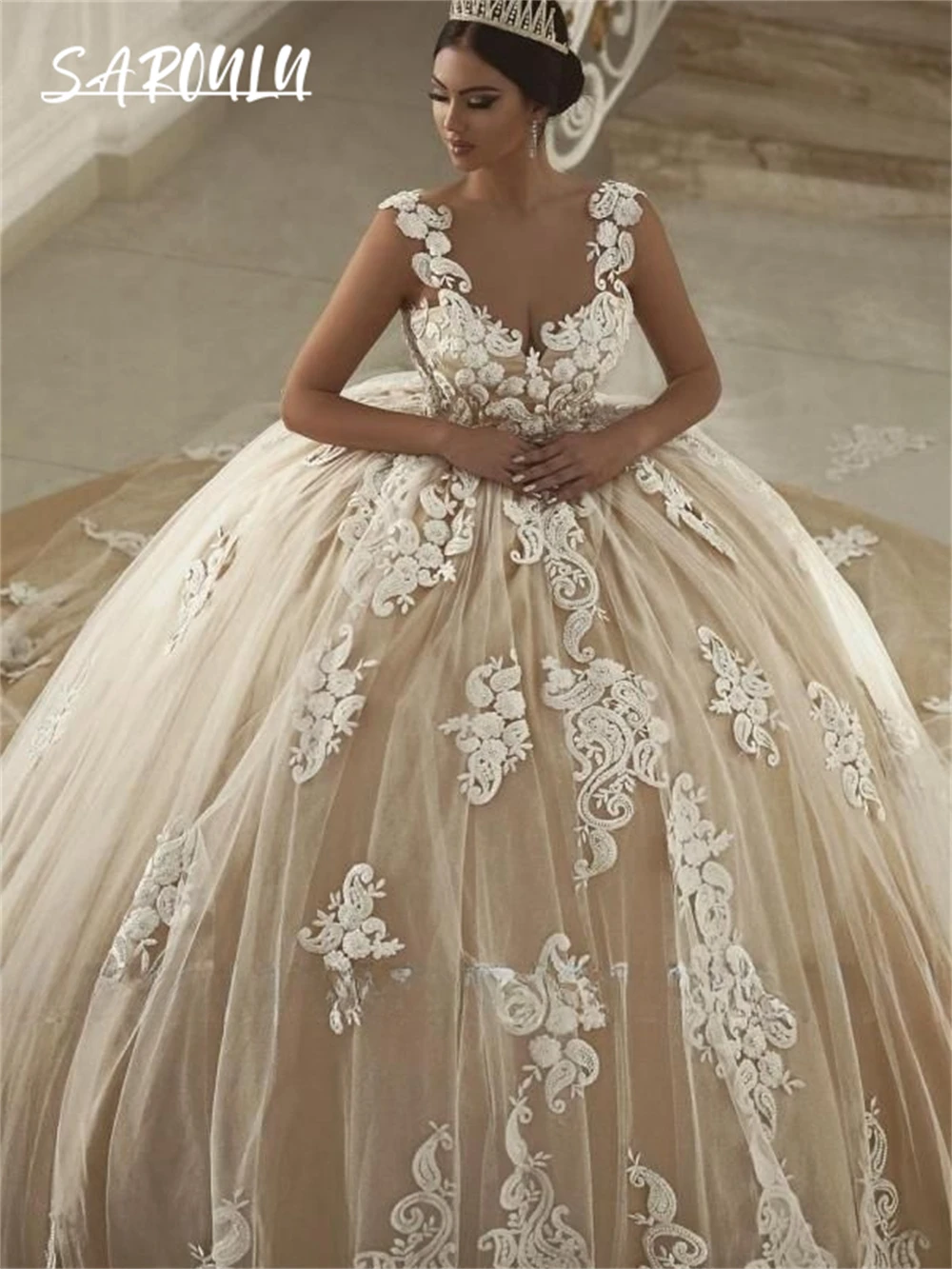 Unique Lace Appliques Wedding Dresses for Women Customized Sleeveless Ball Gown Bride Dresses Long Train Bridal Gown Beige
Unique Lace Appliques Wedding Dresses for Women Customized Sleeveless Ball Gown Bride Dresses Long Train Bridal Gown Beige