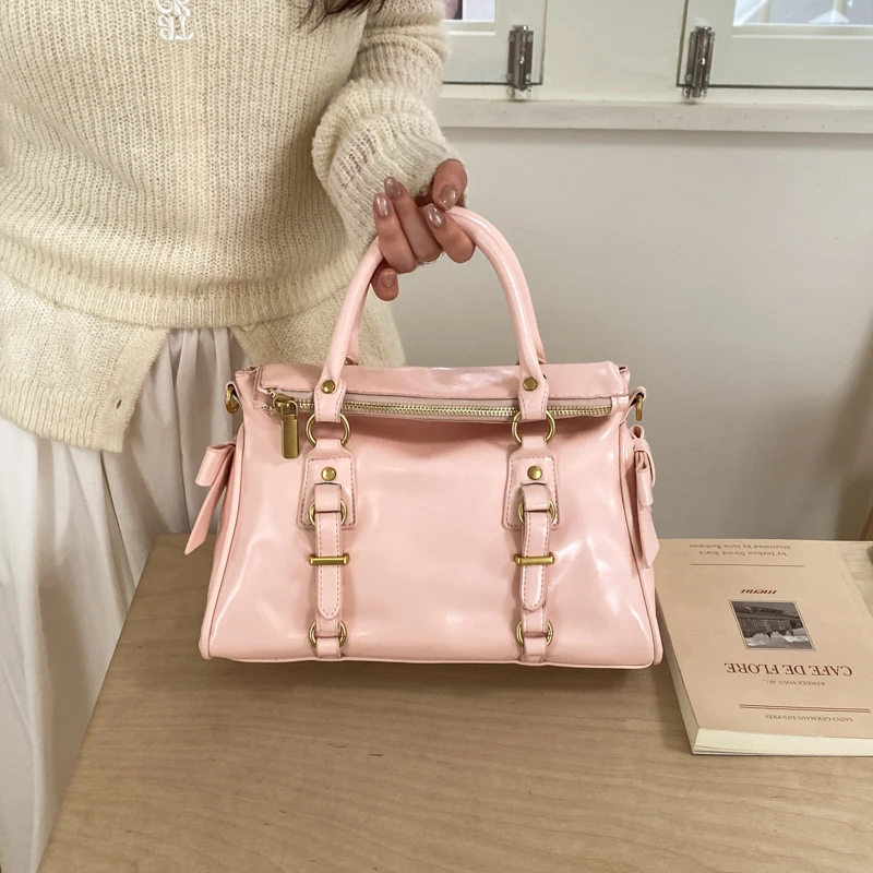 Spring Mew Arrivals Women's Solid Color Faux Leather Handbag High Quality Commute Tote Bag Street Style Single Shoulder Bag
Spring Mew Arrivals Women's Solid Color Faux Leather Handbag High Quality Commute Tote Bag Street Style Single Shoulder Bag