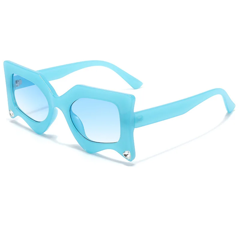 New Luxury Fashion Diamond Setting Gradient Alien Women Sunglasses Y2K Personality Simple Street Shoot Men Sun Glasses UV400
New Luxury Fashion Diamond Setting Gradient Alien Women Sunglasses Y2K Personality Simple Street Shoot Men Sun Glasses UV400