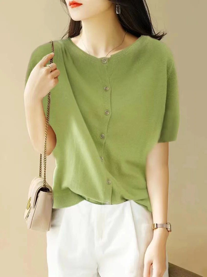 Ice Silk Short Sleeve Open Cardigan T-Shirt Women Summer Knitted Sweater Loose Fit V-Neck Button Design Thin Fabric
Ice Silk Short Sleeve Open Cardigan T-Shirt Women Summer Knitted Sweater Loose Fit V-Neck Button Design Thin Fabric