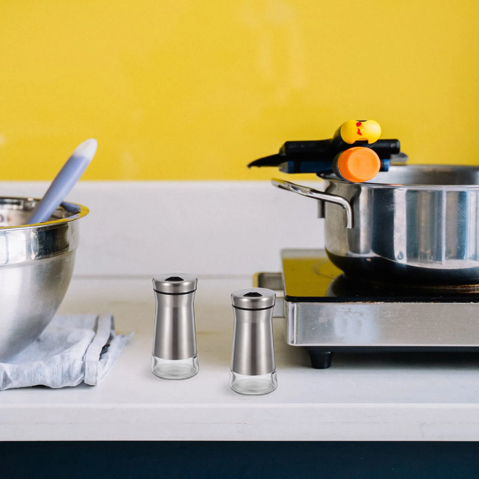 2pcs Salt Pepper Shaker Set Portable Seasoning Bottle Kitchen Condiment Jar Spice Dispenser For Home Outdoor Lightweight
2pcs Salt Pepper Shaker Set Portable Seasoning Bottle Kitchen Condiment Jar Spice Dispenser For Home Outdoor Lightweight