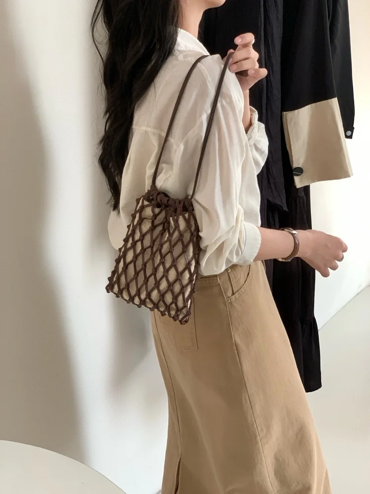 New Handcrafte Woven Genuine Leather Shoulder Bag For Women Hollow Out Mobile Phone Purse Mini Drawstring Tote Bag Crossbody Bag
New Handcrafte Woven Genuine Leather Shoulder Bag For Women Hollow Out Mobile Phone Purse Mini Drawstring Tote Bag Crossbody Bag