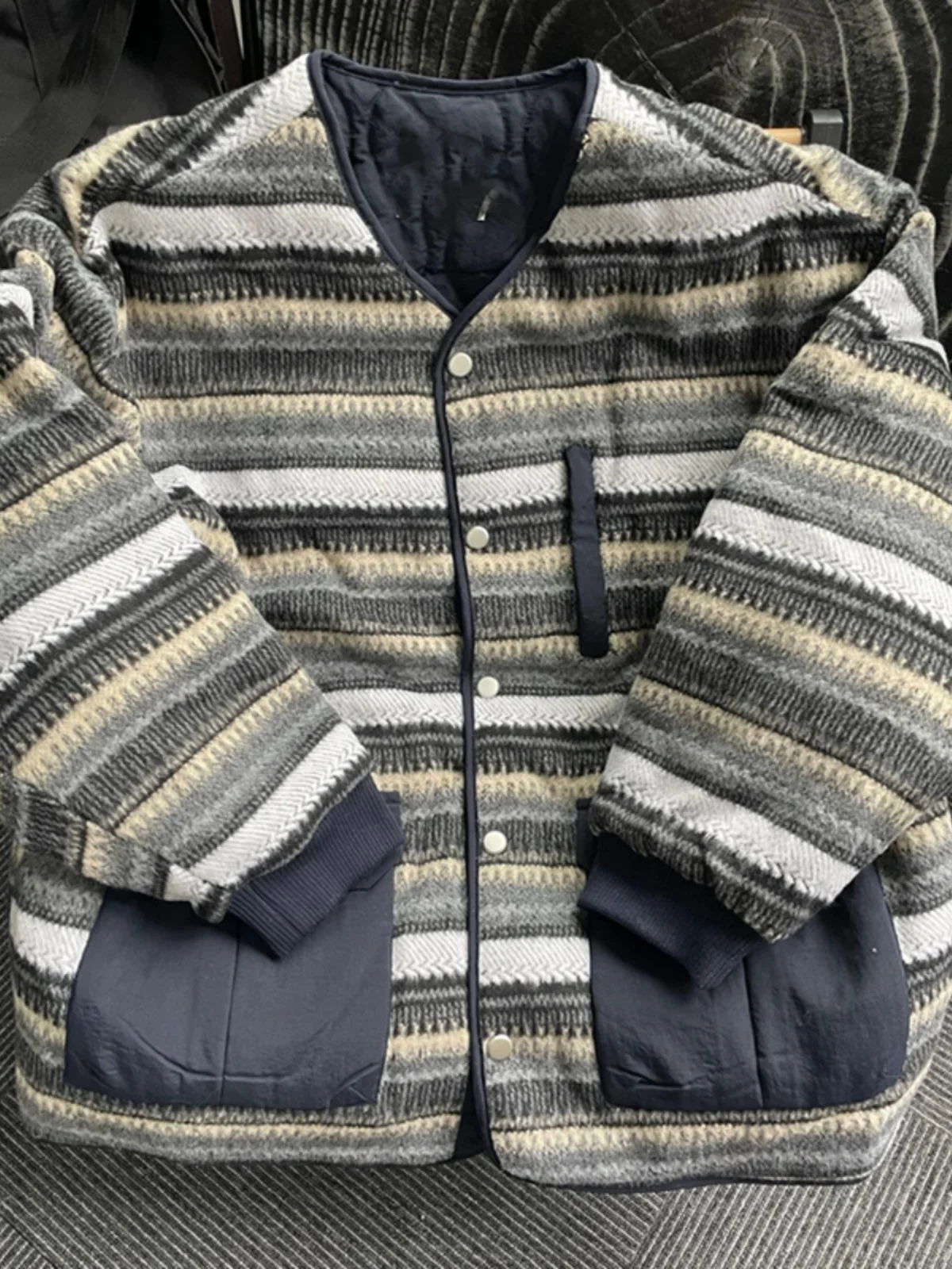 Утепленная хлопковая куртка для мужчин, зимняя теплая верхняя одежда, парные куртки в стиле ретро с пэчворком, молодежная модная свободная куртка с длинными рукавами
Утепленная хлопковая куртка для мужчин, зимняя теплая верхняя одежда, парные куртки в стиле ретро с пэчворком, молодежная модная свободная куртка с длинными рукавами