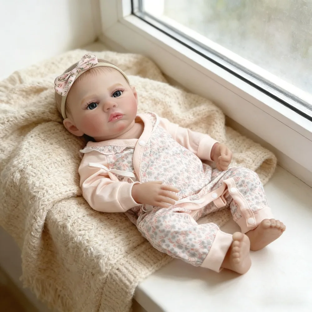 Коллекционная художественная кукла-реборн Meadow, 45 см, полностью виниловая, водонепроницаемая, для купания, ручной работы, с видимыми венами
Коллекционная художественная кукла-реборн Meadow, 45 см, полностью виниловая, водонепроницаемая, для купания, ручной работы, с видимыми венами
