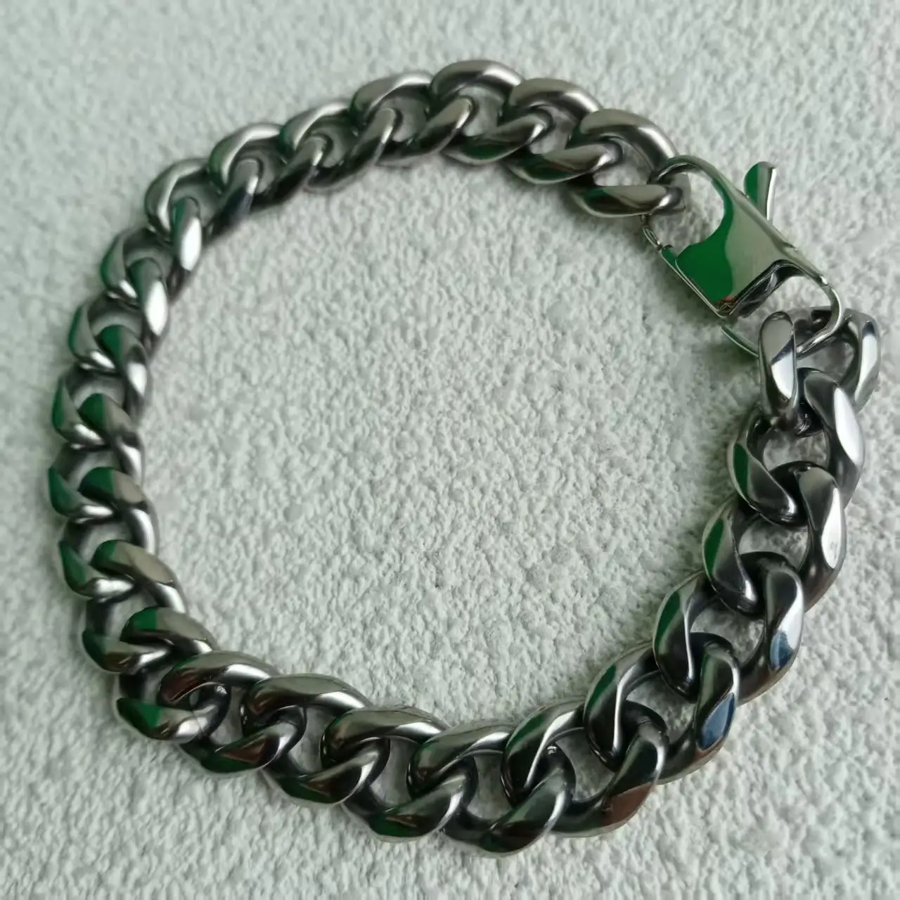 Браслет из расширенного чистого титана 10,5 мм, шестисторонний/плоский полирующий процесс
Браслет из расширенного чистого титана 10,5 мм, шестисторонний/плоский полирующий процесс