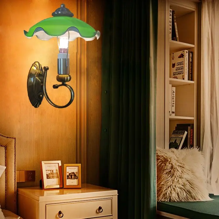 Retro Republican style green glass wall lamp, restaurant bedroom hallway wall lamp nostalgic wall mounted
Retro Republican style green glass wall lamp, restaurant bedroom hallway wall lamp nostalgic wall mounted