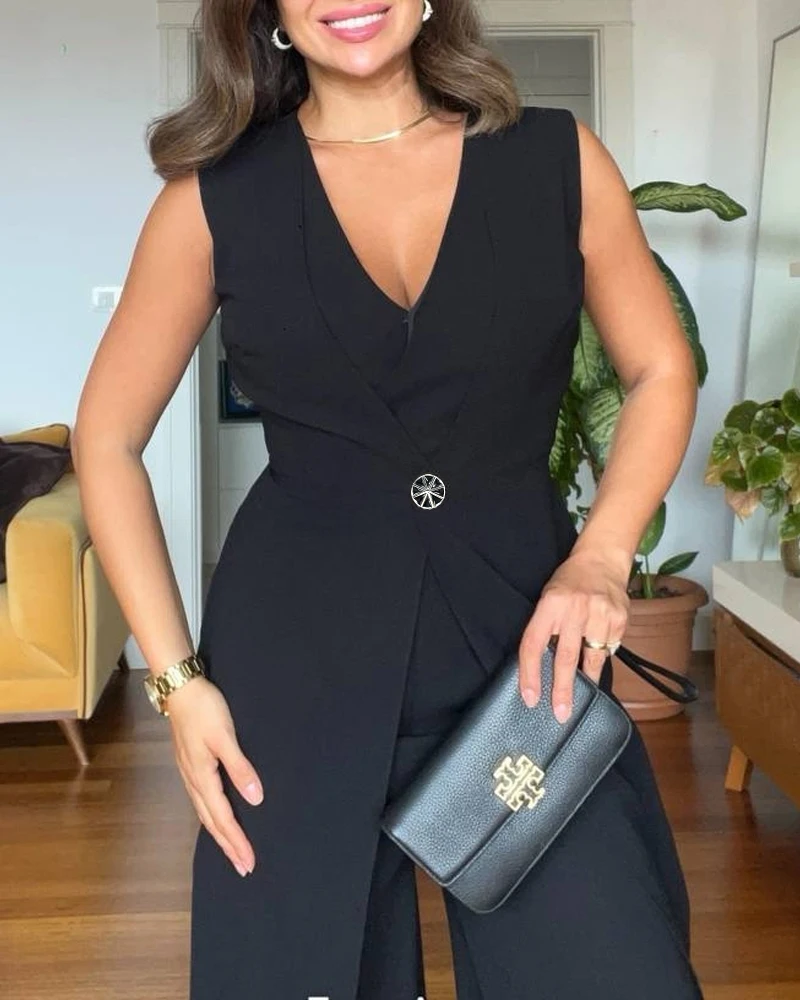 Jumpsuit Women 2025 Summer New Elegant Plunge Sleeveless Button False Two Pieces High Waist Casual Wide Leg Jumpsuit
Jumpsuit Women 2025 Summer New Elegant Plunge Sleeveless Button False Two Pieces High Waist Casual Wide Leg Jumpsuit