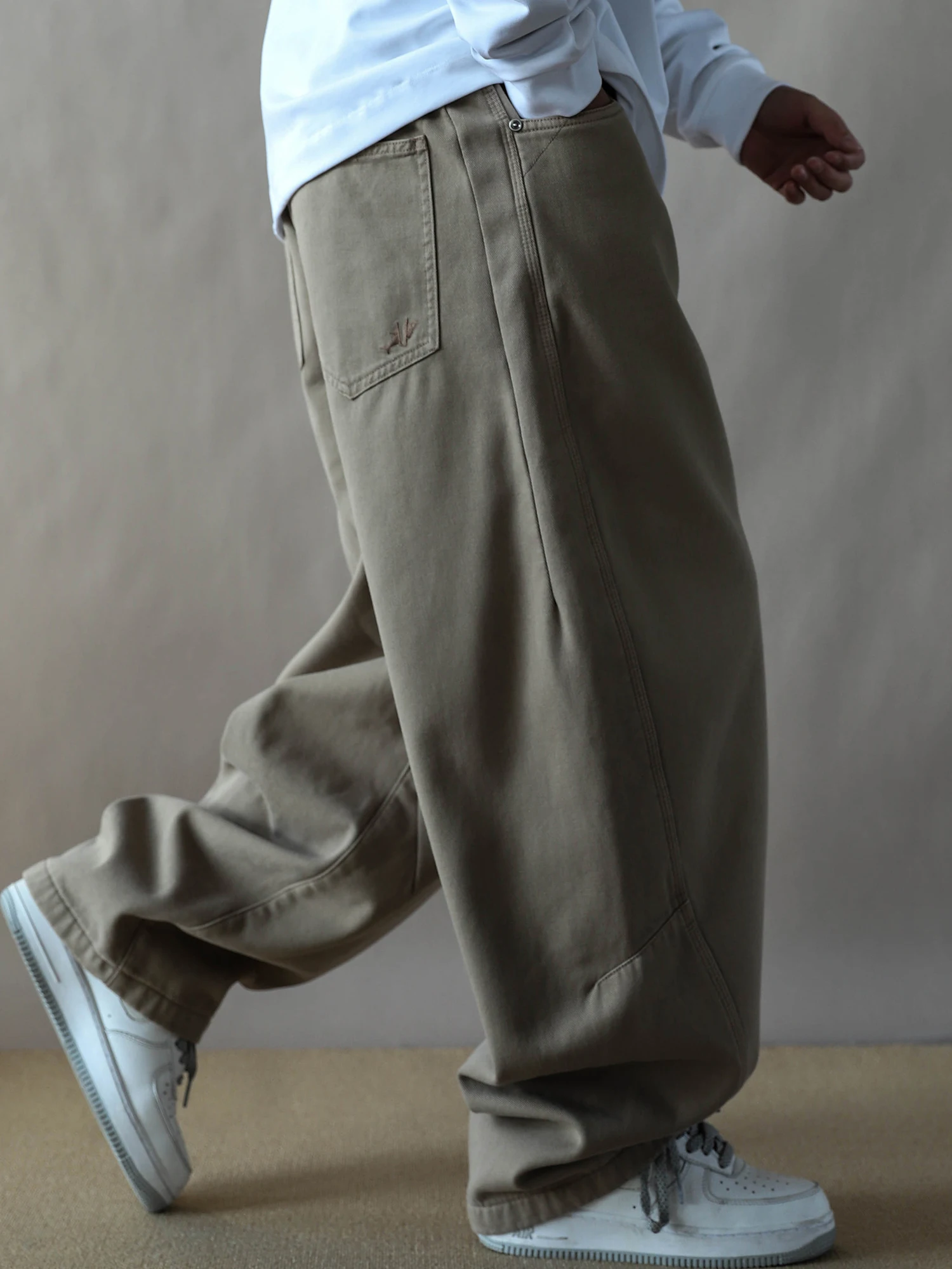 Мужские рабочие брюки прямого кроя с утепленной флисовой подкладкой, повседневные, свободного кроя, в американском стиле, цвет хаки, новая модная коллекция 2025 года
Мужские рабочие брюки прямого кроя с утепленной флисовой подкладкой, повседневные, свободного кроя, в американском стиле, цвет хаки, новая модная коллекция 2025 года