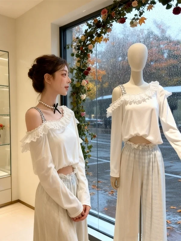 Новый осенний женский топ-блузка с кружевными вставками, открытыми плечами и эффектом омоложения, красивый базовый элемент гардероба
Новый осенний женский топ-блузка с кружевными вставками, открытыми плечами и эффектом омоложения, красивый базовый элемент гардероба