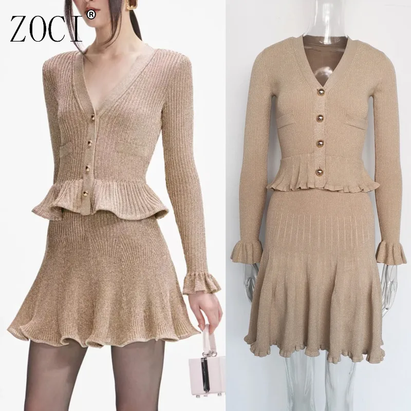 ZOCI Вязаная юбка с v-образным вырезом для женщин, топ с длинными рукавами и пуговицами, тонкая юбка с рюшами, комплект 2025, летний женский модный комплект с юбкой
ZOCI Вязаная юбка с v-образным вырезом для женщин, топ с длинными рукавами и пуговицами, тонкая юбка с рюшами, комплект 2025, летний женский модный комплект с юбкой
