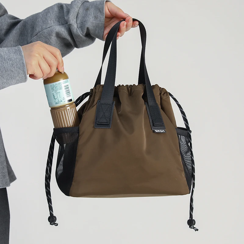 1pc Japanese and Korean Style Bento Bag Handbag, Wide Carrying Strap That Doesn'T Hold Hands, A Great Commuting Item
1pc Japanese and Korean Style Bento Bag Handbag, Wide Carrying Strap That Doesn'T Hold Hands, A Great Commuting Item