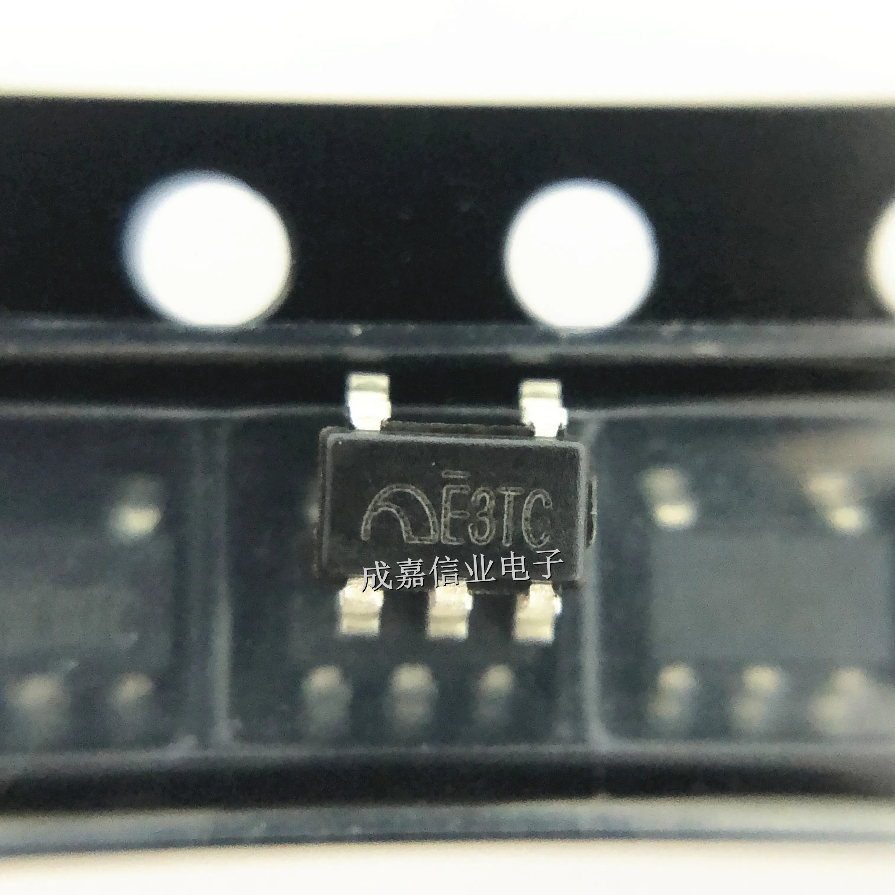 10pcs/Lot ME6215C33M5G SOT-23-5 MARKING;E3 Linear Voltage Regulator (LDO) 3.3V 350mA Operating Temperature:-40℃~+125℃
10pcs/Lot ME6215C33M5G SOT-23-5 MARKING;E3 Linear Voltage Regulator (LDO) 3.3V 350mA Operating Temperature:-40℃~+125℃