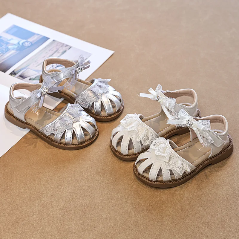 Girls Princess Sandals Summer New Lace Ruffled Edge Kids Closed Toe Causal Shoes School Wedding Party Children's Flat Sandals
Girls Princess Sandals Summer New Lace Ruffled Edge Kids Closed Toe Causal Shoes School Wedding Party Children's Flat Sandals