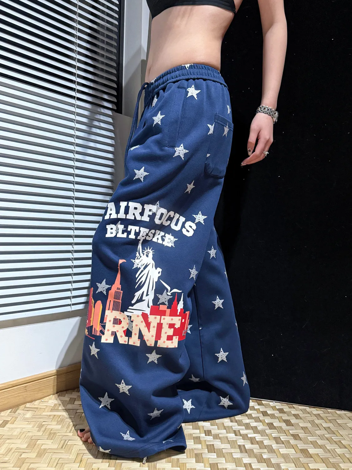 Wishing Star American Street Retro Dark Blue Sports Sweatpants Loose Wide Leg Pants for Men And Women Printed Star Casual Tro...
Wishing Star American Street Retro Dark Blue Sports Sweatpants Loose Wide Leg Pants for Men And Women Printed Star Casual Tro...