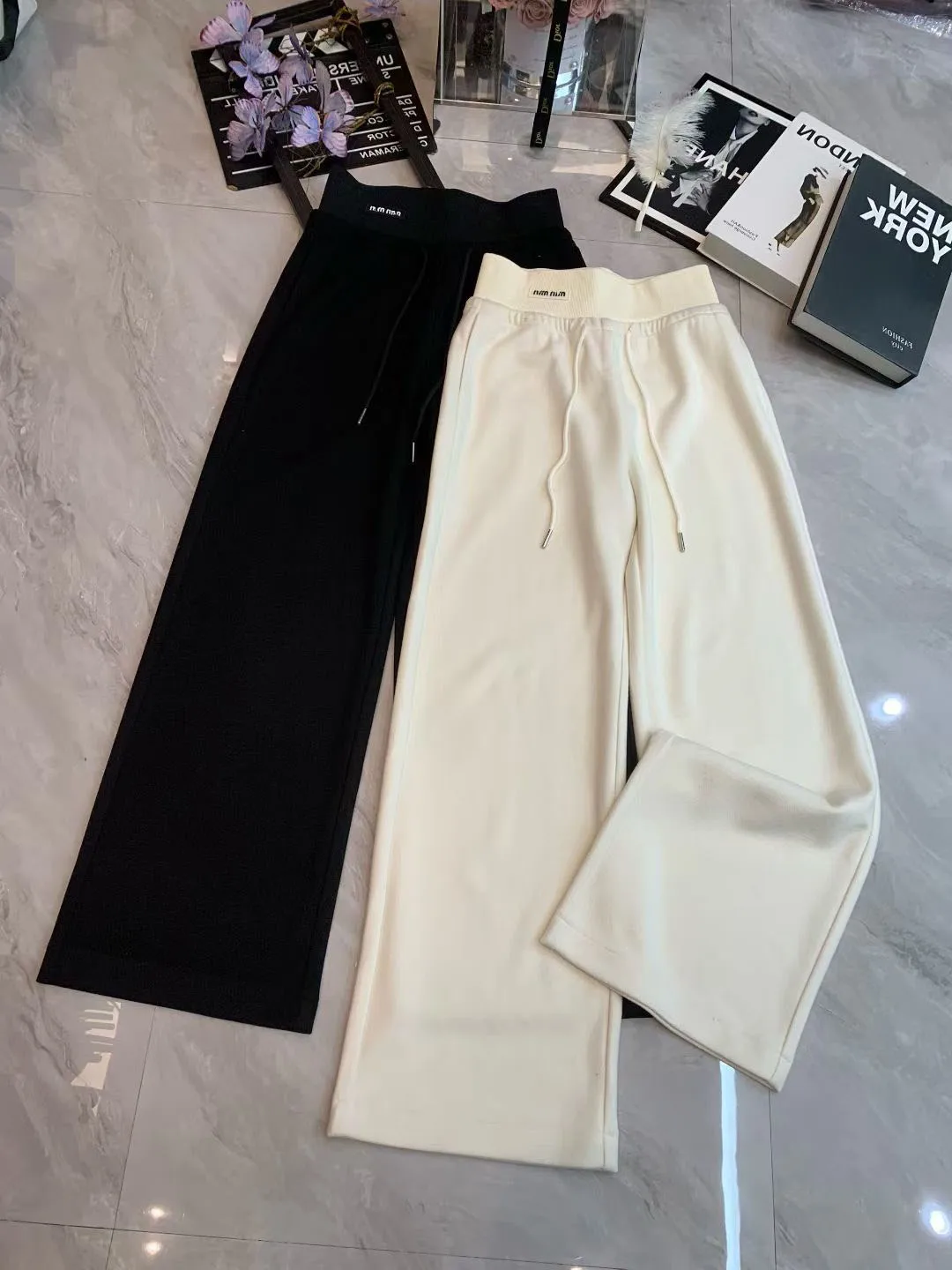 Faionable Straight Leg Casual Pants Women's High Waist Dstring Elastic Waist Slimming Autumn 2025 Leisure Trousers
Faionable Straight Leg Casual Pants Women's High Waist Dstring Elastic Waist Slimming Autumn 2025 Leisure Trousers