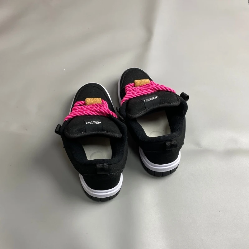 Black pink contrasting coarse rope shoelaces, bread shoes, niche design, thick soled casual board shoes, sweet, cool, spicy, tre
Black pink contrasting coarse rope shoelaces, bread shoes, niche design, thick soled casual board shoes, sweet, cool, spicy, tre