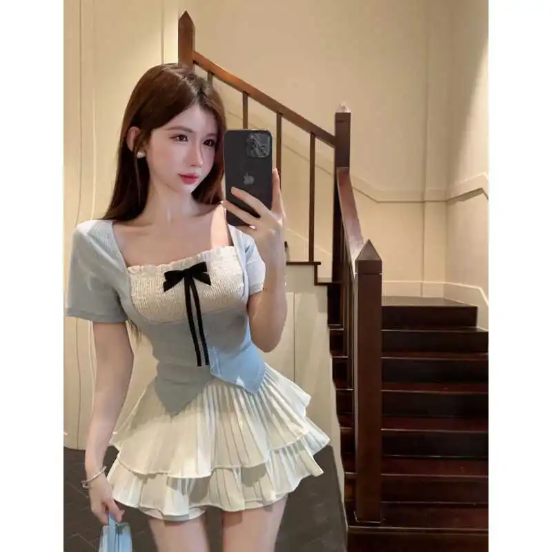 White Cake Skirt Set Summer Short Sweet And Spicy Waist-Cut Top Pleated Short Skirt Two-Piece Set College Style Fashion
White Cake Skirt Set Summer Short Sweet And Spicy Waist-Cut Top Pleated Short Skirt Two-Piece Set College Style Fashion