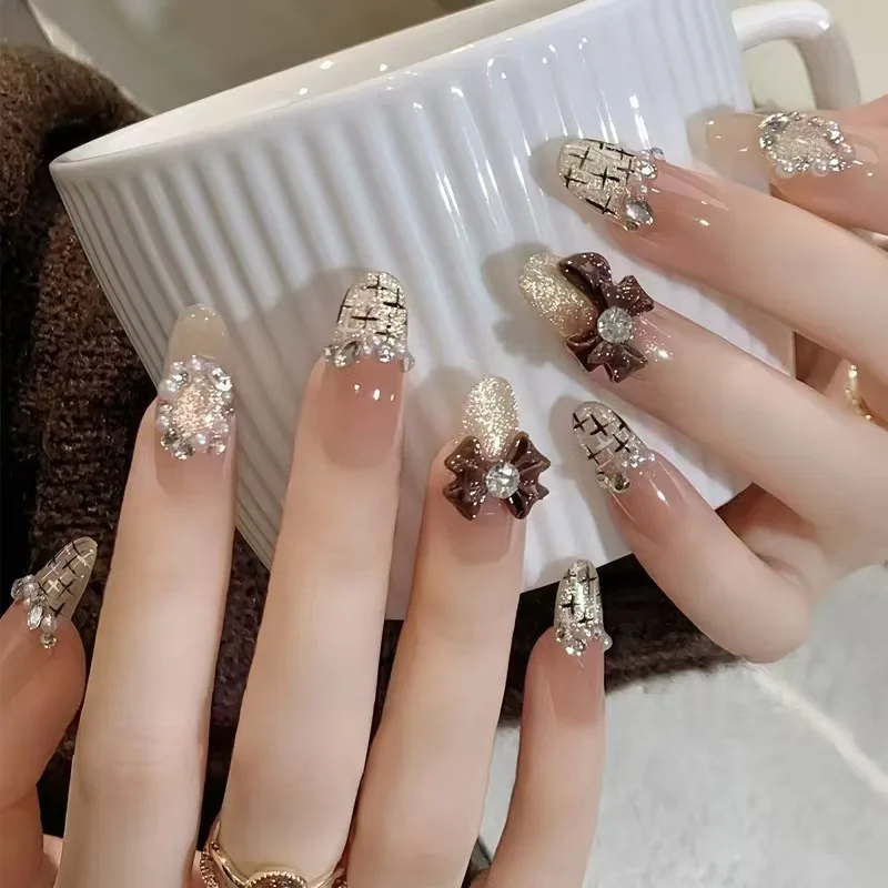 24pcs Bow Diamond Fake Nails Tips Light Luxury Almond Press on Nails Cat's Eye French False Nail Art Glitter Wearable Manicure
24pcs Bow Diamond Fake Nails Tips Light Luxury Almond Press on Nails Cat's Eye French False Nail Art Glitter Wearable Manicure
