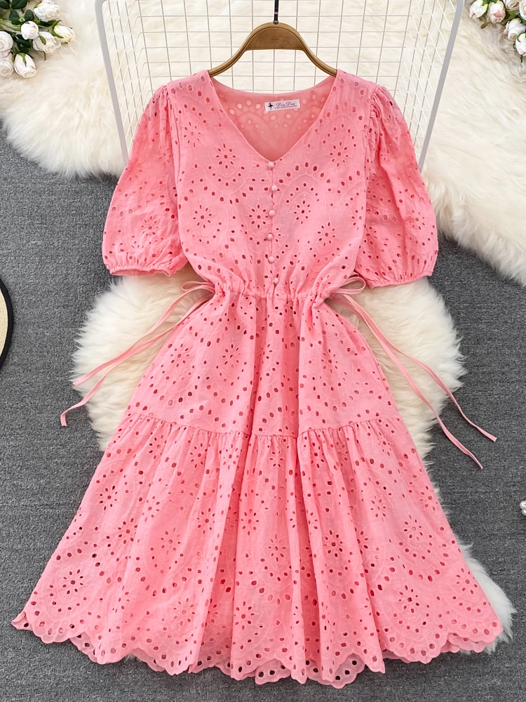 Summer V-neck Lantern Sleeve Single Breasted High Waist Slim A-line Dress Women Fashion Vintage Hollowed Out Lace Party Dress
Summer V-neck Lantern Sleeve Single Breasted High Waist Slim A-line Dress Women Fashion Vintage Hollowed Out Lace Party Dress
