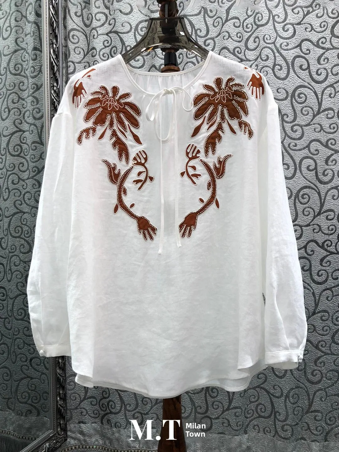 Milan Small Town High Version Oil Painting Ethnic Style Symmetrical Patchwork Floral Bead Collar Tie Drape Linen Top B27
Milan Small Town High Version Oil Painting Ethnic Style Symmetrical Patchwork Floral Bead Collar Tie Drape Linen Top B27