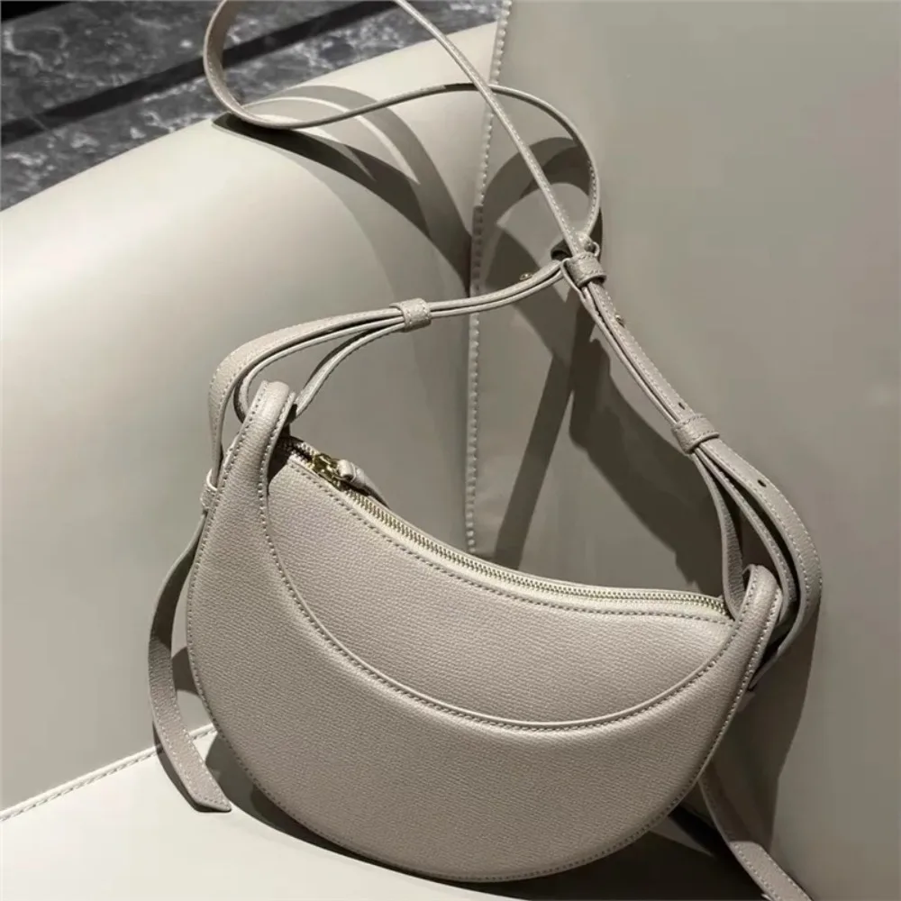 Women's French Luxury Fashion PU Leather Crescent Bag Adjustable Strap Elegant Underarm Niche Shoulder Bag for Daily Commute Y2k
Women's French Luxury Fashion PU Leather Crescent Bag Adjustable Strap Elegant Underarm Niche Shoulder Bag for Daily Commute Y2k