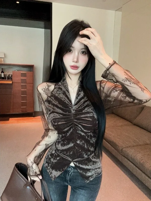 Элегантная женская блузка Nicole Rose с кружевными вставками, V-образным вырезом и длинными рукавами, плиссированный низ, для осеннего сезона
Элегантная женская блузка Nicole Rose с кружевными вставками, V-образным вырезом и длинными рукавами, плиссированный низ, для осеннего сезона