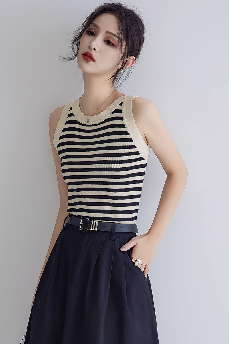 DAISULE Slimming Lightweight Knitted Vest Striped Sleeveless Short Top Women's Loose Fit Fashionable Korean Style Summer Wear
DAISULE Slimming Lightweight Knitted Vest Striped Sleeveless Short Top Women's Loose Fit Fashionable Korean Style Summer Wear
