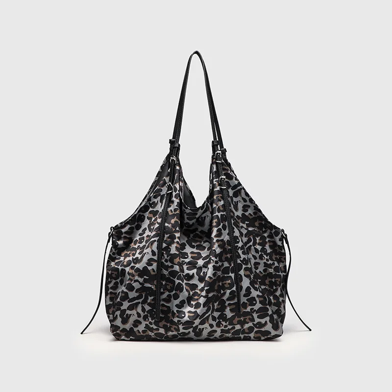 Fashionable Women's Oversized Satin Handbag Soft Silk Shoulder Bag Luxury Designer Black Leopard Print Handbag New Women's Bag
Fashionable Women's Oversized Satin Handbag Soft Silk Shoulder Bag Luxury Designer Black Leopard Print Handbag New Women's Bag