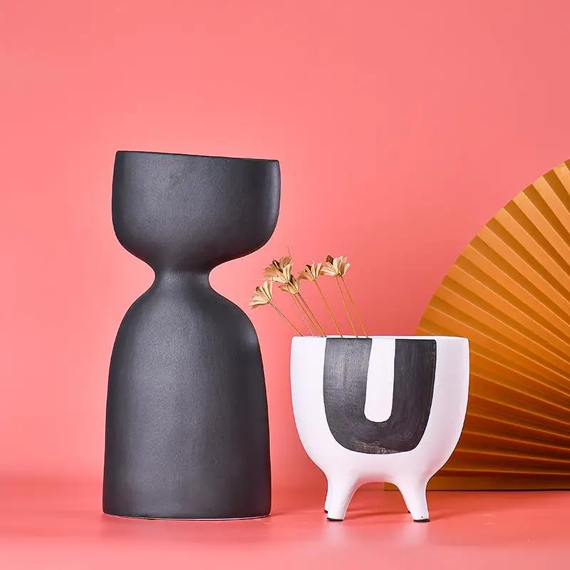 Modern Nordic Black And White Ceramic Vase Large Size Living Room Decorative Accessories for Model Room Gold Color Flower Holder
Modern Nordic Black And White Ceramic Vase Large Size Living Room Decorative Accessories for Model Room Gold Color Flower Holder