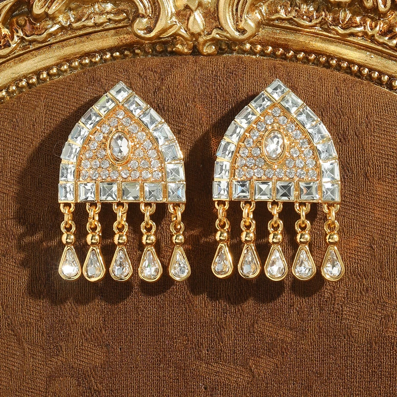 Pendant Long Tassel Antique Gold Plated Zircon Drop Earring For Women Vintage Bohemia Palace Style New Banquet Charm Accessories
Pendant Long Tassel Antique Gold Plated Zircon Drop Earring For Women Vintage Bohemia Palace Style New Banquet Charm Accessories