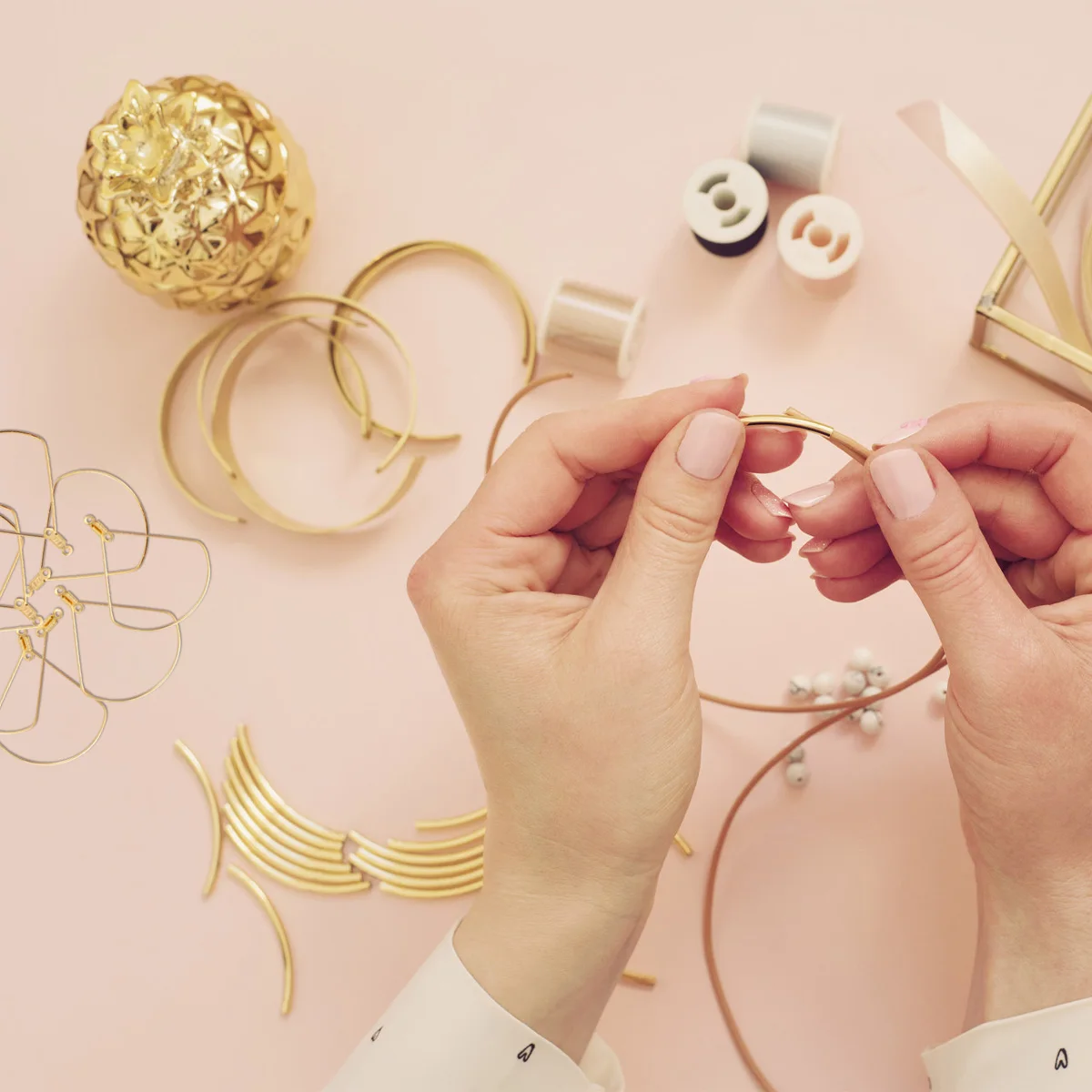 50Pcs Ear Ring Hoop Accessories Double Holes Fan Shape Golden Charms DIY Jewelry Making Supplies Necklace Bracelet Keychain
50Pcs Ear Ring Hoop Accessories Double Holes Fan Shape Golden Charms DIY Jewelry Making Supplies Necklace Bracelet Keychain