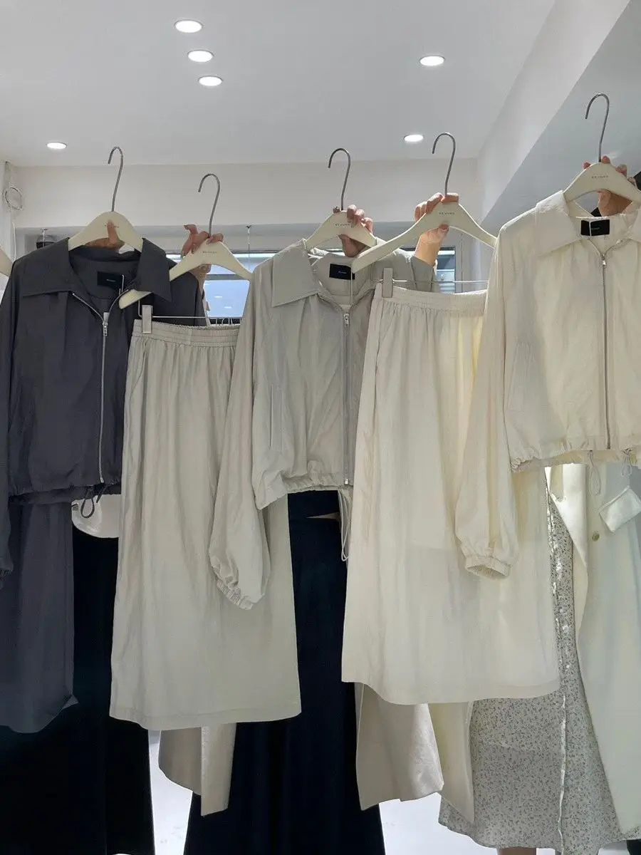 Summer 2026 Casual Sport Style Stand Collar Two-Piece Set Sun Protection Zipper Outer Short Skirt Elastic Waist High Waist
Summer 2026 Casual Sport Style Stand Collar Two-Piece Set Sun Protection Zipper Outer Short Skirt Elastic Waist High Waist