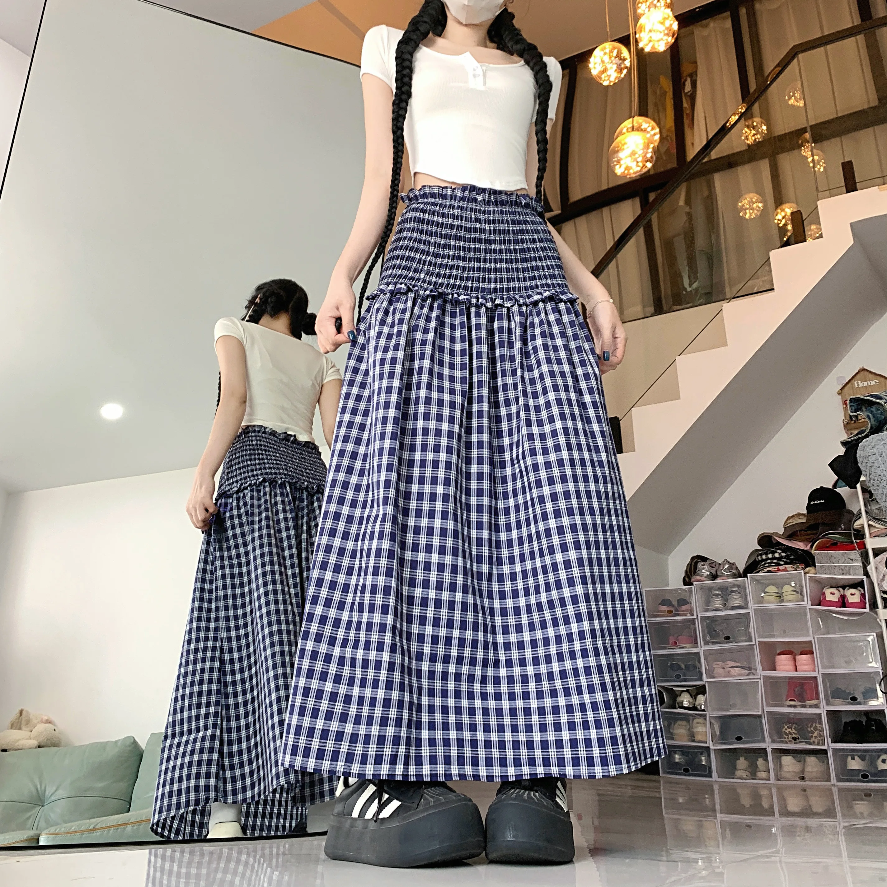 Женская длинная юбка Qiukichonson, корейская винтажная весна-лето, двусторонняя одежда, синяя клетчатая плиссированная юбка с высокой талией и рюшами, rok
Женская длинная юбка Qiukichonson, корейская винтажная весна-лето, двусторонняя одежда, синяя клетчатая плиссированная юбка с высокой талией и рюшами, rok