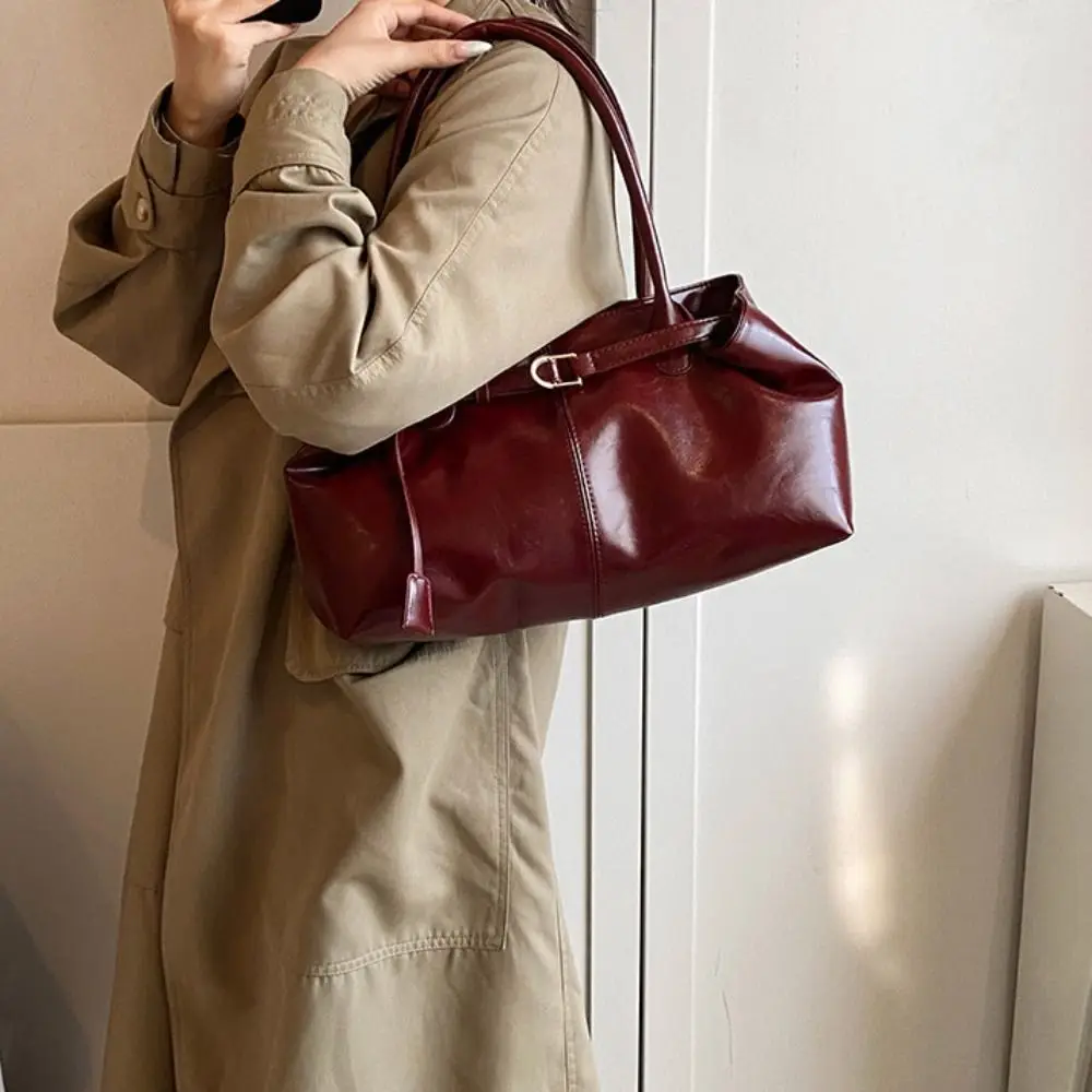 Korean Style Vintage Shoulder Bag Tote Bag Solid Color Large Capacity Handbag Large Capacity PU Leather Underarm Packs Outdoor
Korean Style Vintage Shoulder Bag Tote Bag Solid Color Large Capacity Handbag Large Capacity PU Leather Underarm Packs Outdoor