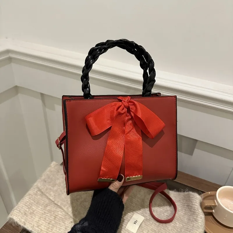 Silk Scarf Shoulder Bags for Women, 2025 New Trendy and Fashionable Crossbody Bag, Temperament Handbag
Silk Scarf Shoulder Bags for Women, 2025 New Trendy and Fashionable Crossbody Bag, Temperament Handbag