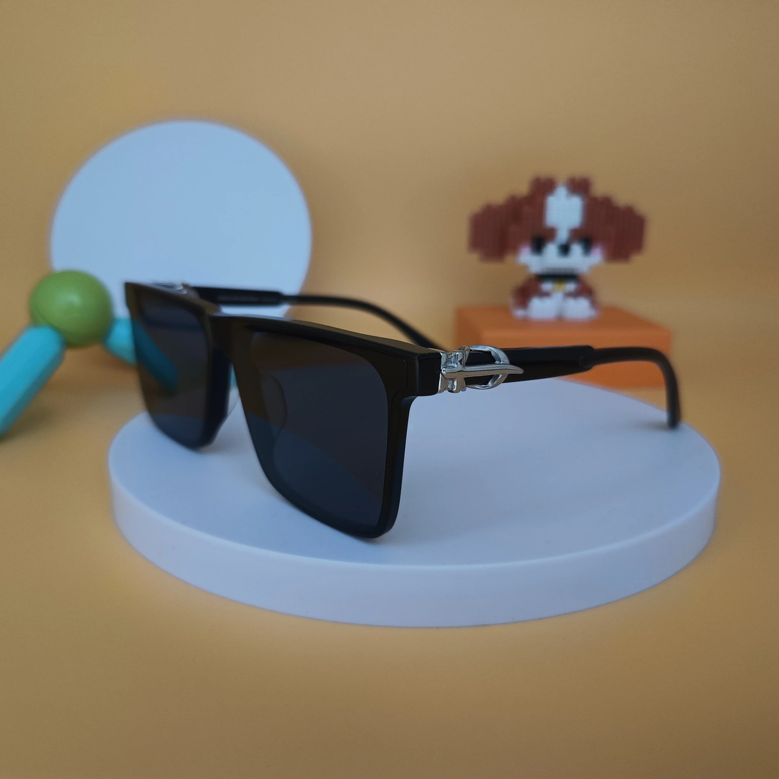 New Women's Outdoor Fashion Large Frame Pilot Sun Glasses Luxury Brand High Quality Men's Driving UV400 Gradient Sunglasses
New Women's Outdoor Fashion Large Frame Pilot Sun Glasses Luxury Brand High Quality Men's Driving UV400 Gradient Sunglasses