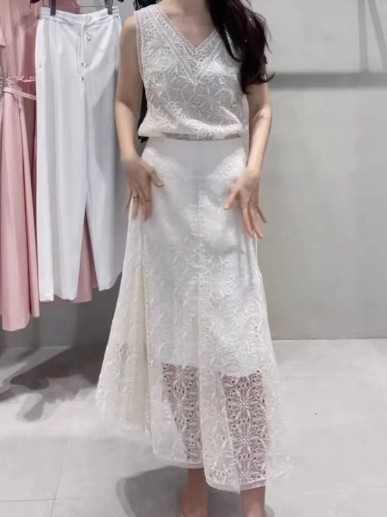 Elegant Korean Style Lace Sleeveless Vest Top And Half Skirt Set Summer New Arrival Fashionable Intellectual Women's Outfit
Elegant Korean Style Lace Sleeveless Vest Top And Half Skirt Set Summer New Arrival Fashionable Intellectual Women's Outfit